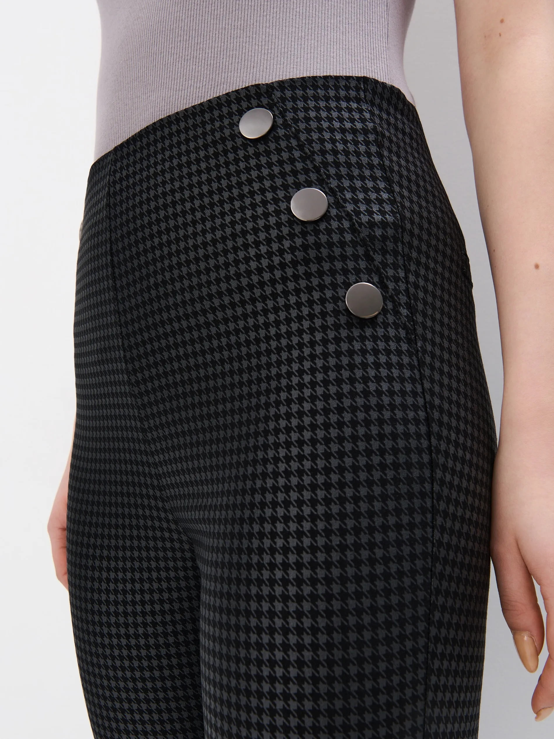 Pantaloni aderenti
