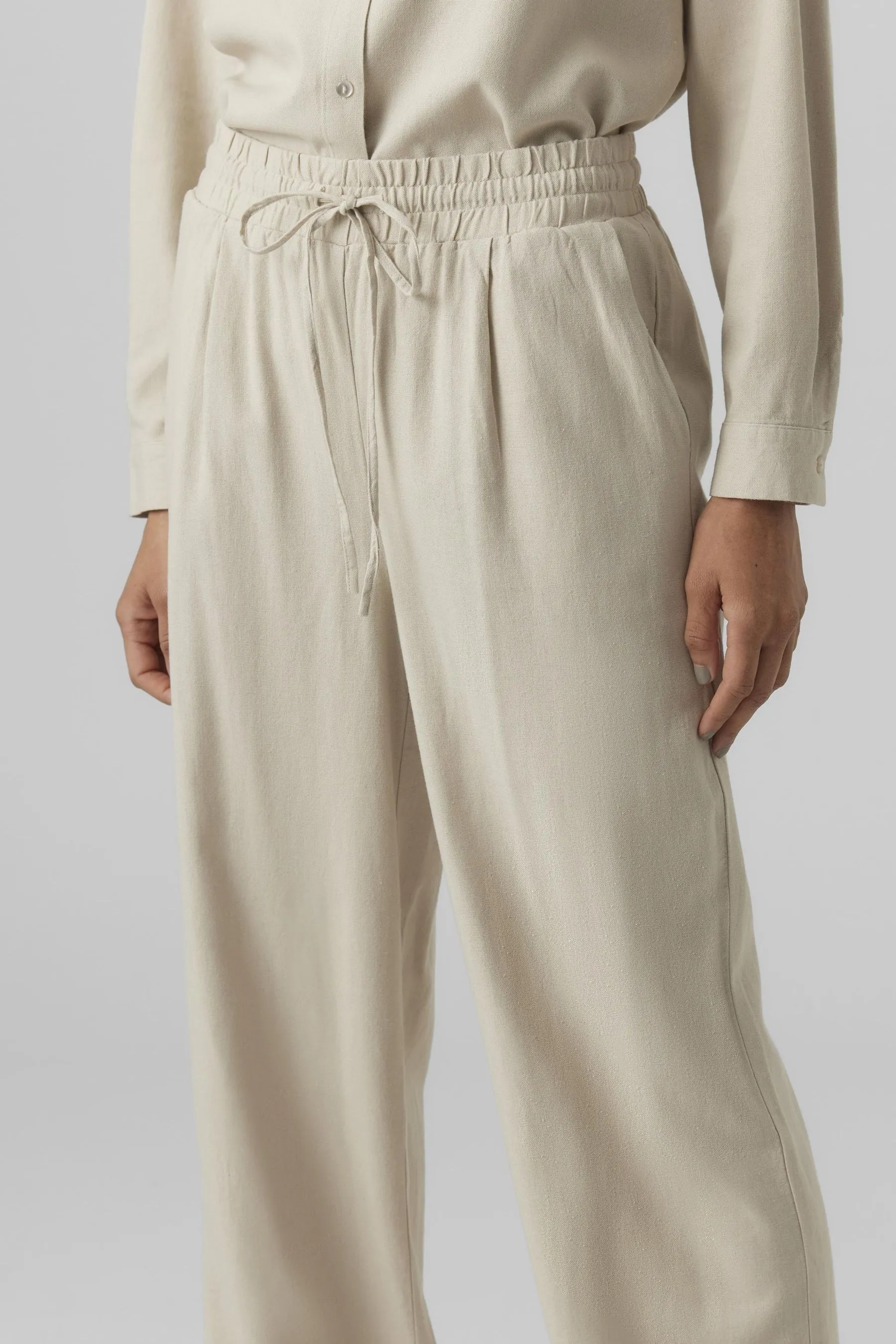 VERO MODA - Pantaloni ampi in Blend in lino    