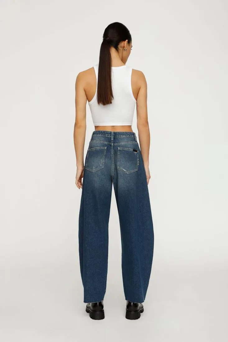  Wide jeans with distressed details    